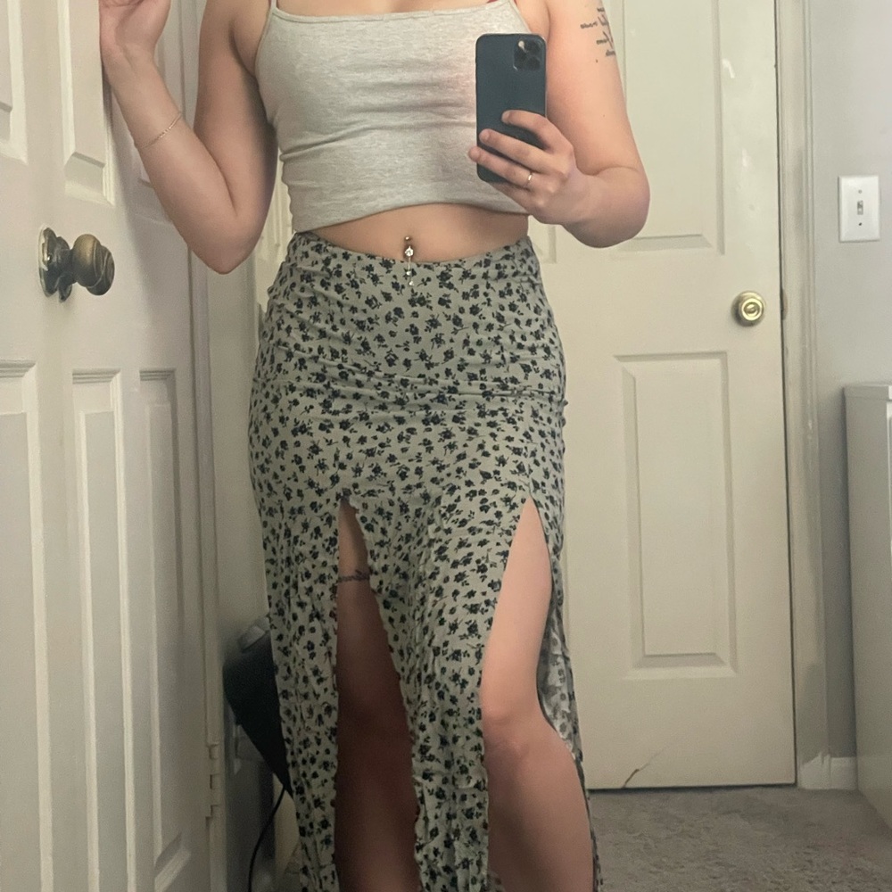 Long gray skirt with two slits and flowers throughout
